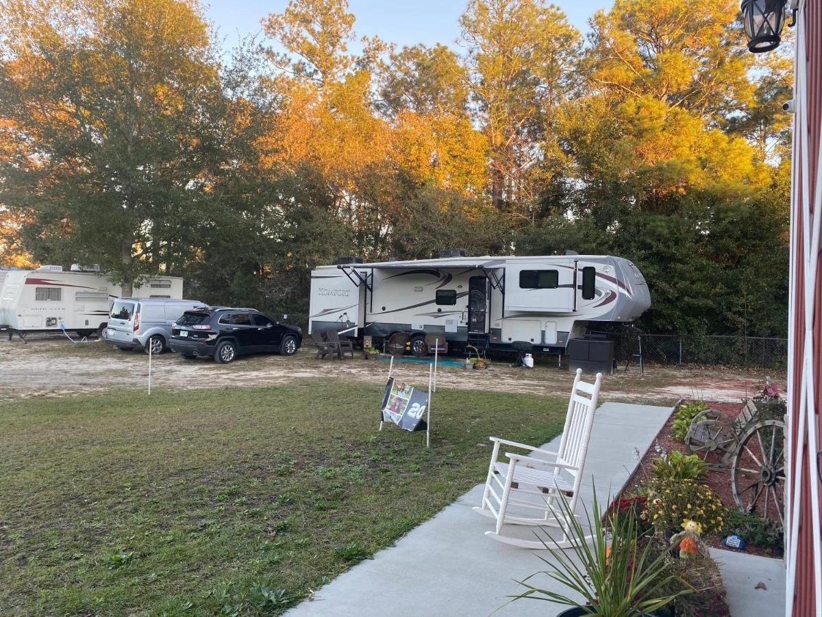 Moonlight Lake Rv Park And Cottages New Bern Exterior photo