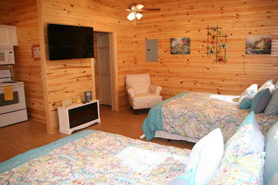 Moonlight Lake Rv Park And Cottages New Bern Exterior photo